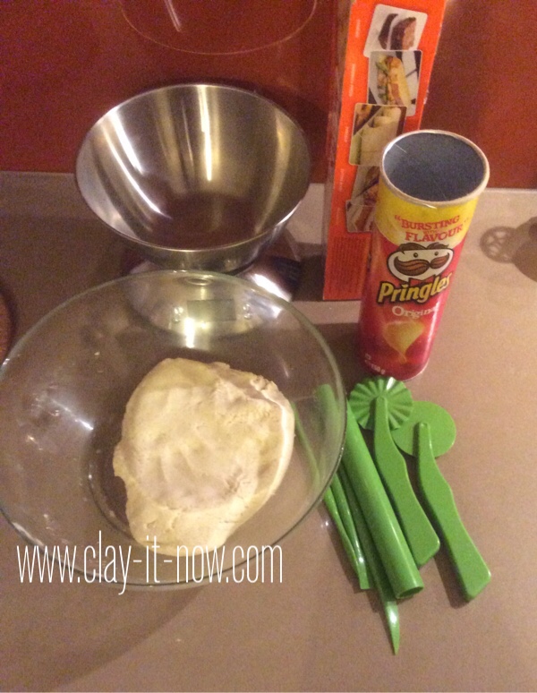 fourth of july craft for kids, upcycling potato chips can to flower vase - step 1