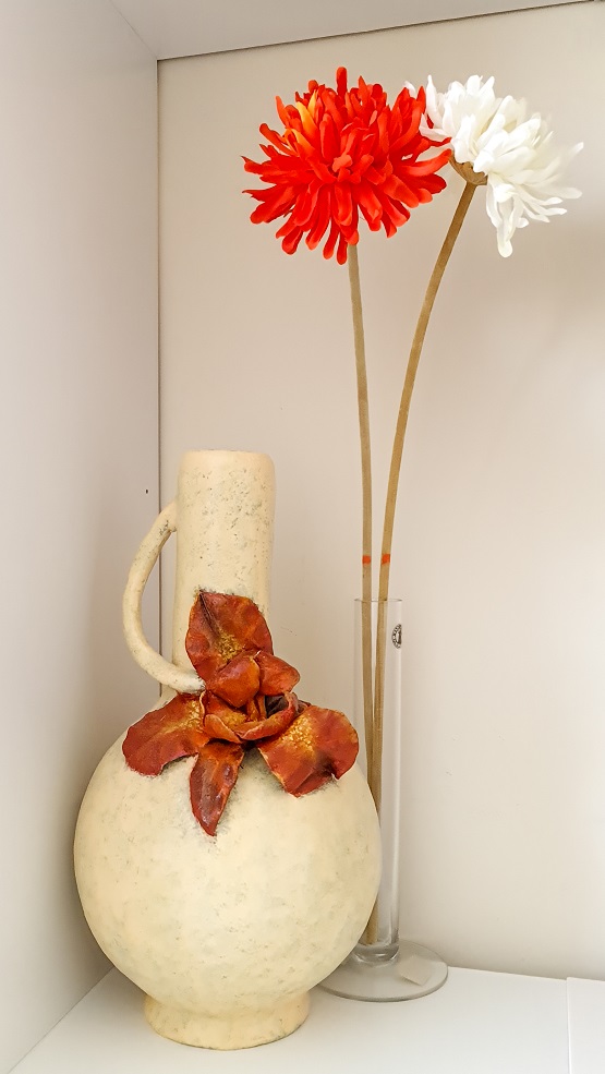 copycat pottery - clayitnow - Classic Scarlet Iris Flower Vase