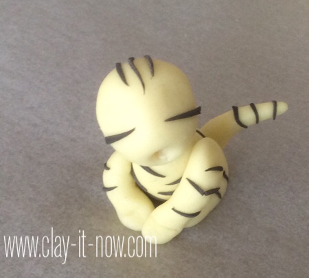cat on the pillow pencil topper-claycat-8